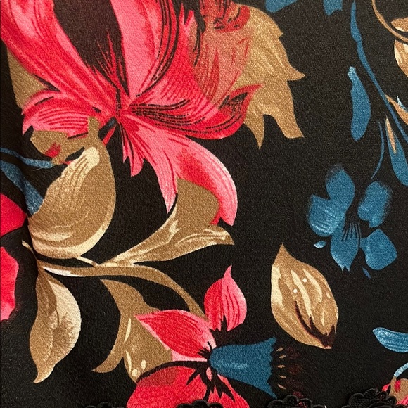 Floral Sleeveless Dress - Black and Pink - Picture 2 of 7